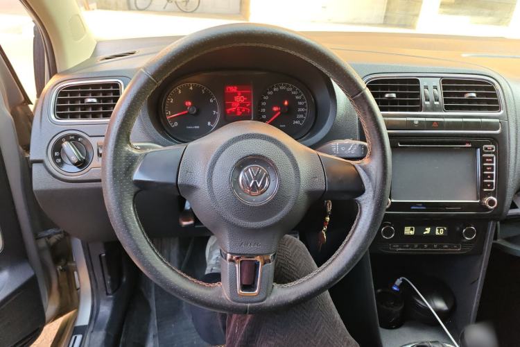 Used Volkswagen Polo 2012 1.6L Cross Polo MT Steering Wheel