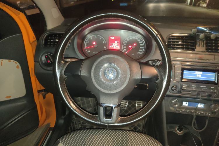 Used Volkswagen Polo 2012 1.6L Cross Polo MT Steering Wheel