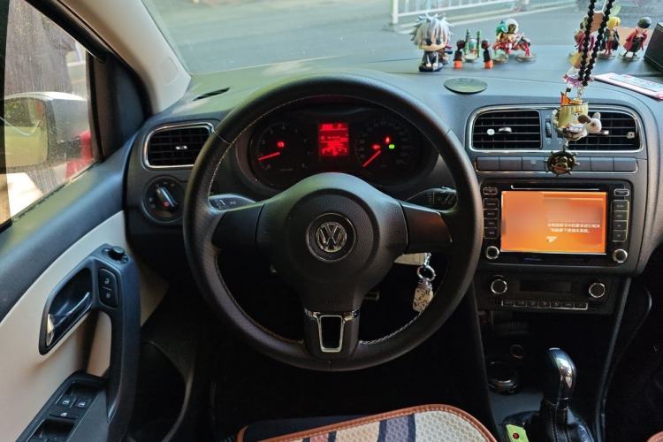 Used Volkswagen Polo 2012 1.6L Cross Polo Automatic Transmission Steering Wheel
