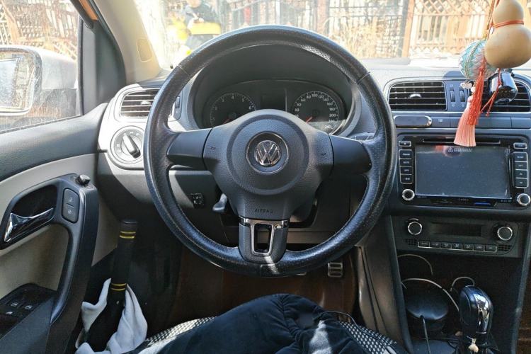 Used Volkswagen Polo 2012 1.6L Cross Polo Automatic Transmission Steering Wheel