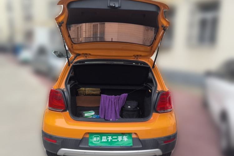 Used Volkswagen Polo 2012 1.6L Cross Polo MT Trunk