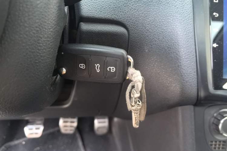 Used Volkswagen Polo 2012 1.6L Cross Polo MT Vehicle Key