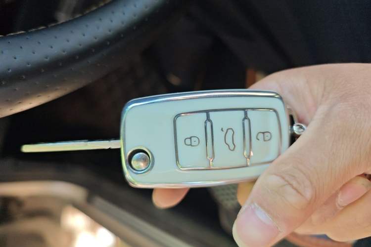 Used Volkswagen Polo 2012 1.6L Cross Polo Automatic Transmission Vehicle Key