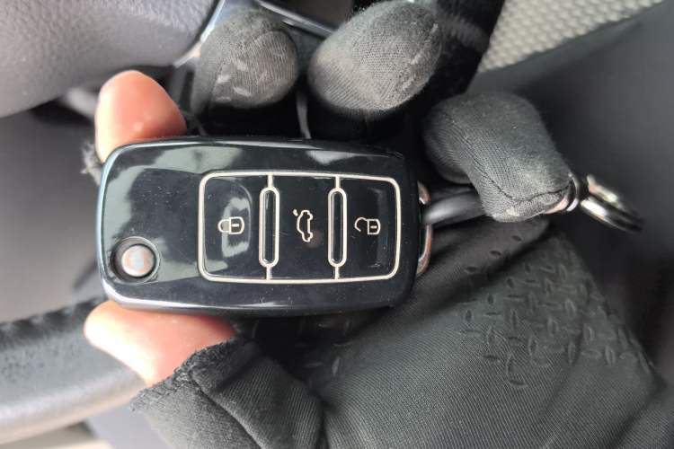 Used Volkswagen Polo 2012 1.6L Cross Polo MT Vehicle Key