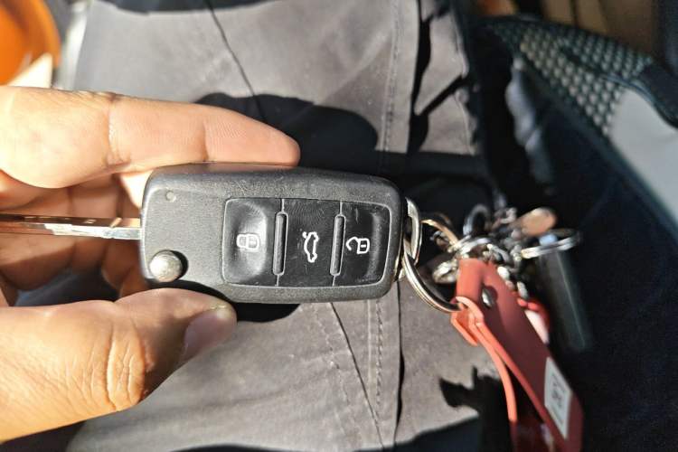 Used Volkswagen Polo 2012 1.6L Cross Polo Automatic Transmission Vehicle Key