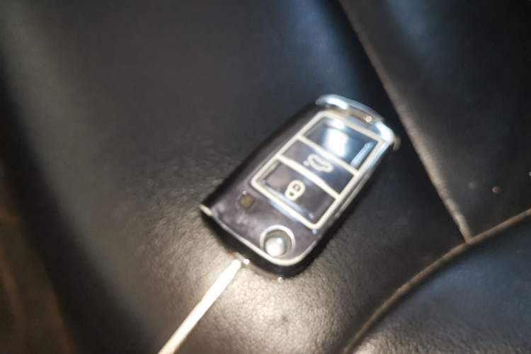 Used Volkswagen Polo 2012 1.6L Cross Polo Automatic Transmission Vehicle Key