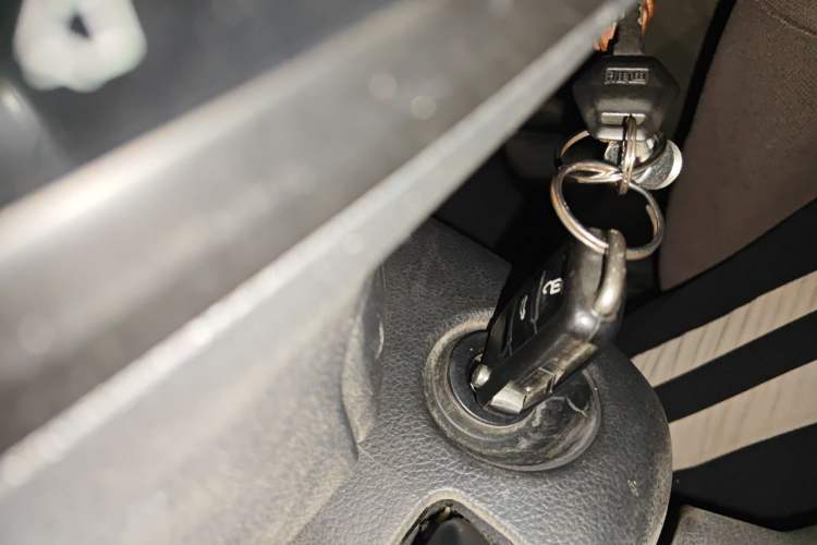 Used Volkswagen Polo 2012 1.6L Cross Polo MT Vehicle Key