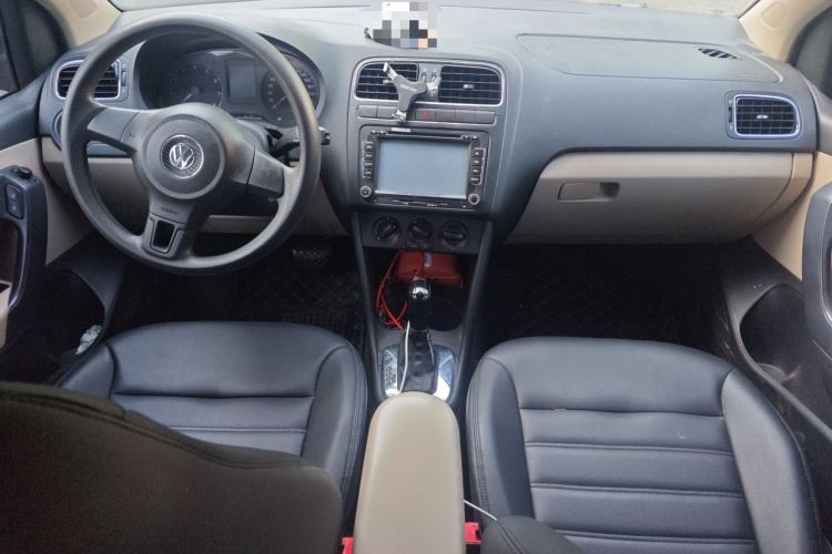 Used Volkswagen Polo 2013 1.4L Automatic Comfort Edition Center Console