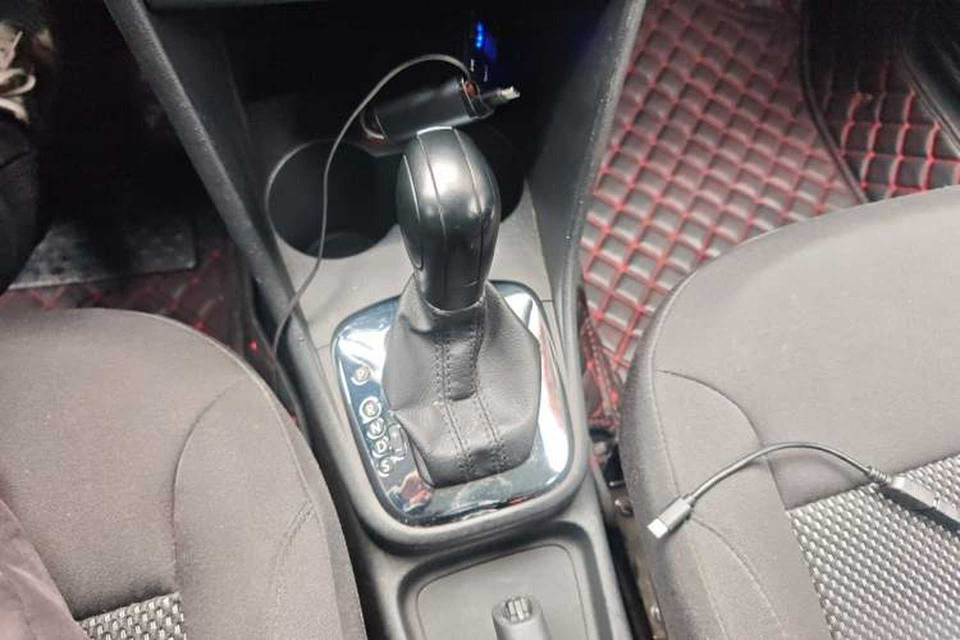 Used Volkswagen Polo 2013 1.6L Automatic Comfort Edition Gear Lever