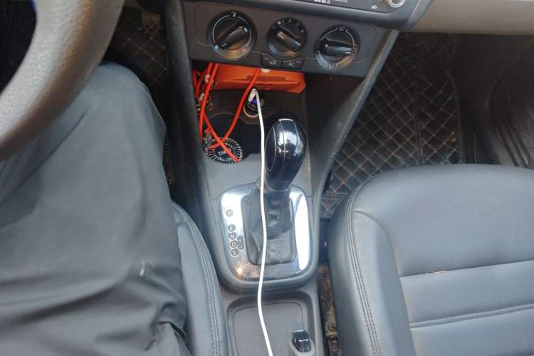 Used Volkswagen Polo 2013 1.4L Automatic Comfort Edition Gear Lever