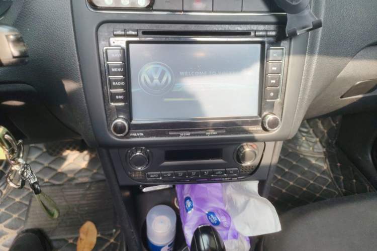 Used Volkswagen Polo 2013 1.6L Automatic Comfort Edition Audio And AC Panel
