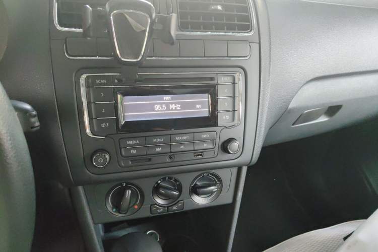Used Volkswagen Polo 2013 1.4L Automatic Comfort Edition Audio And AC Panel