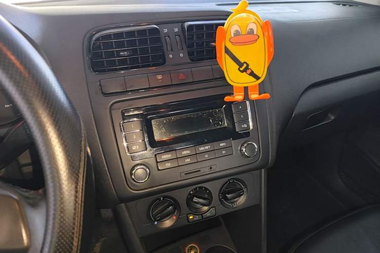 Used Volkswagen Polo 2013 1.4L Manual Fashion Edition Audio And AC Panel