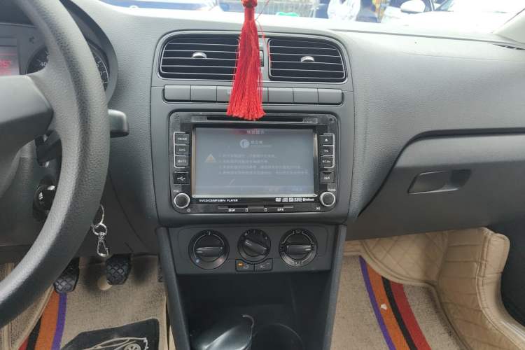 Used Volkswagen Polo 2013 1.4L Manual Fashion Edition Audio And AC Panel