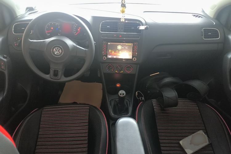 Used Volkswagen Polo 2013 1.4L Manual Comfort Edition Center Console