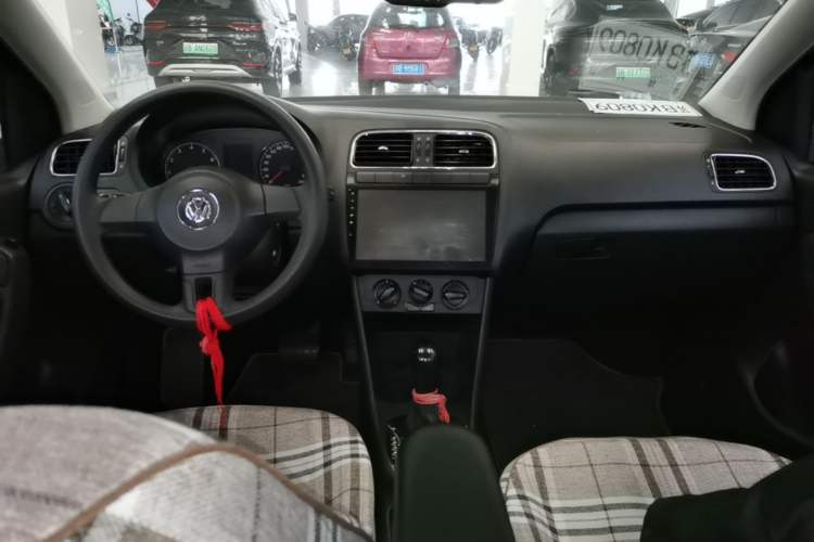 Used Volkswagen Polo 2013 1.4L Automatic Comfort Edition Center Console
