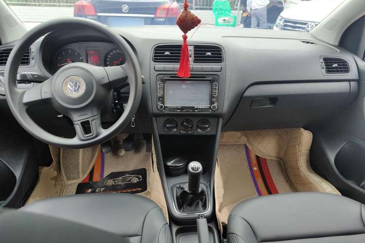 Used Volkswagen Polo 2013 1.4L Manual Fashion Edition Center Console