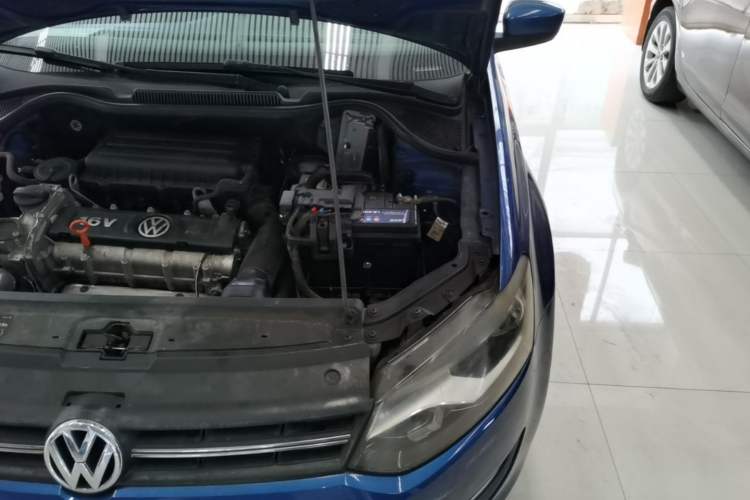 Used Volkswagen Polo 2013 1.4L Automatic Comfort Edition Engine Bay Left