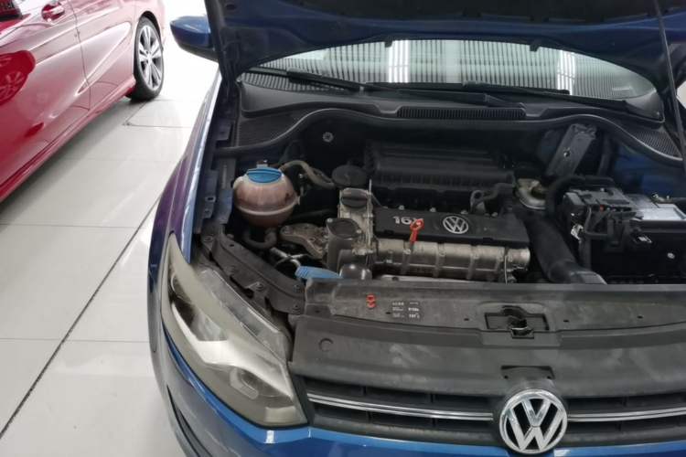 Used Volkswagen Polo 2013 1.4L Automatic Comfort Edition Engine Bay Right