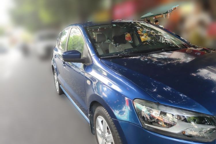 Used Volkswagen Polo 2013 1.4L Automatic Comfort Edition Front Right 45 Deg
