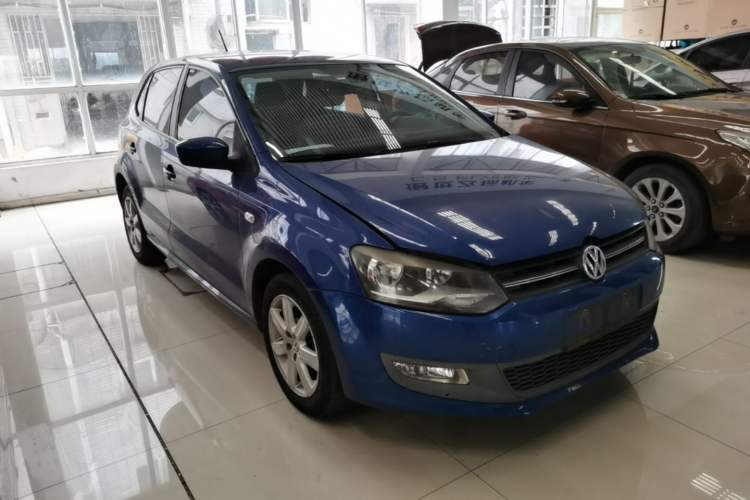 Used Volkswagen Polo 2013 1.4L Automatic Comfort Edition Front Right 45 Deg