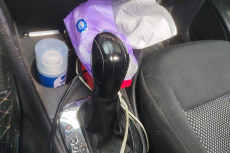 Used Volkswagen Polo 2013 1.6L Automatic Comfort Edition Gear Lever