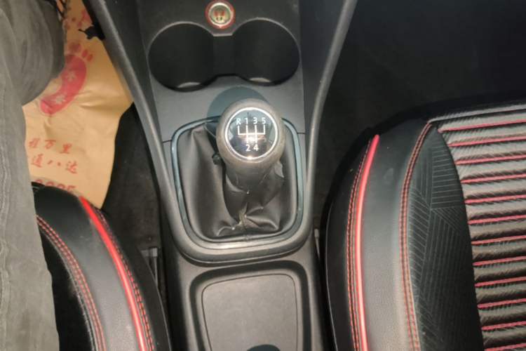 Used Volkswagen Polo 2013 1.4L Manual Comfort Edition Gear Lever