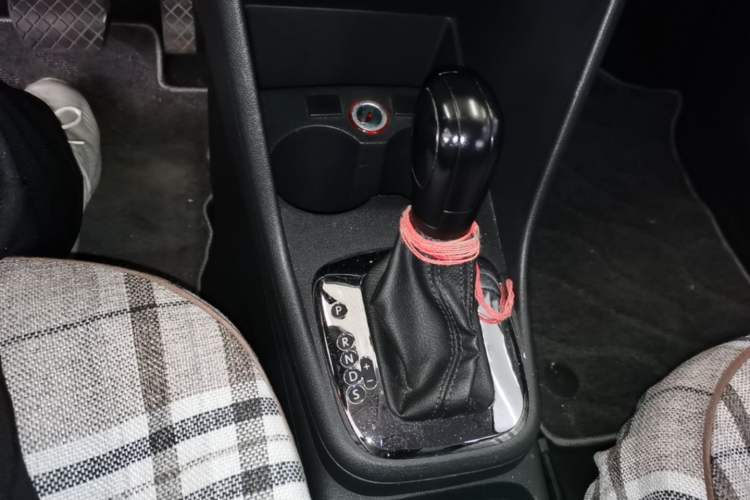 Used Volkswagen Polo 2013 1.4L Automatic Comfort Edition Gear Lever