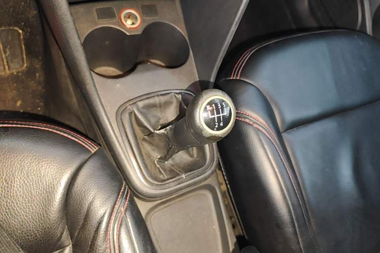 Used Volkswagen Polo 2013 1.4L Manual Fashion Edition Gear Lever
