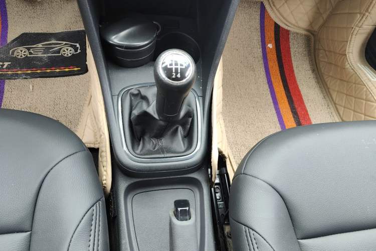 Used Volkswagen Polo 2013 1.4L Manual Fashion Edition Gear Lever