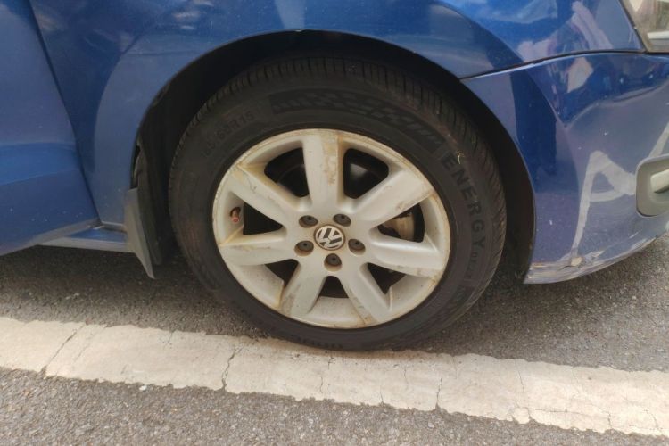 Used Volkswagen Polo 2013 1.6L Automatic Comfort Edition Right Front Wheel Hub