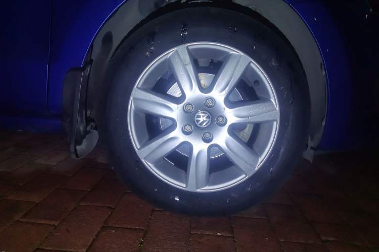 Used Volkswagen Polo 2013 1.6L Automatic Comfort Edition Right Front Wheel Hub