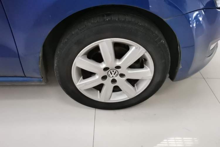 Used Volkswagen Polo 2013 1.4L Automatic Comfort Edition Right Front Wheel Hub
