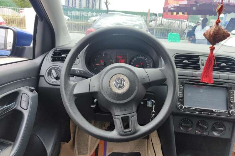 Used Volkswagen Polo 2013 1.4L Manual Fashion Edition Steering Wheel