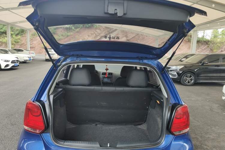 Used Volkswagen Polo 2013 1.4L Manual Fashion Edition Trunk