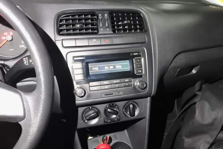 Used Volkswagen Polo 2013 1.4L Manual Fashion Edition Audio And AC Panel
