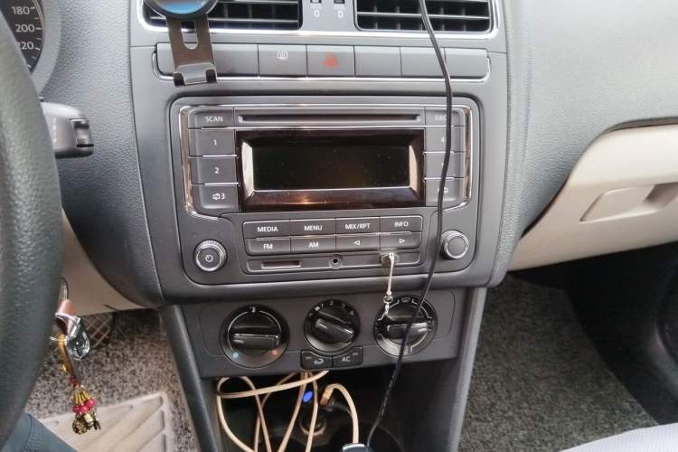 Used Volkswagen Polo 2013 1.4L Automatic Comfort Edition Audio And AC Panel