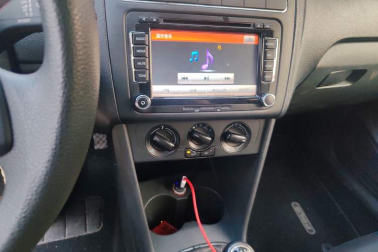 Used Volkswagen Polo 2013 1.6L Manual Comfort Edition Audio And AC Panel