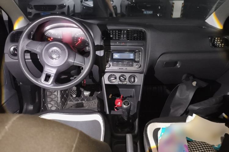 Used Volkswagen Polo 2013 1.4L Manual Fashion Edition Center Console