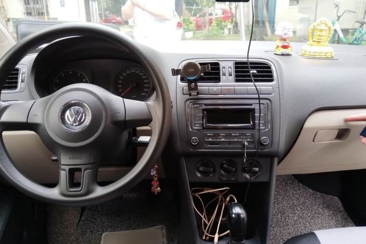 Used Volkswagen Polo 2013 1.4L Automatic Comfort Edition Center Console