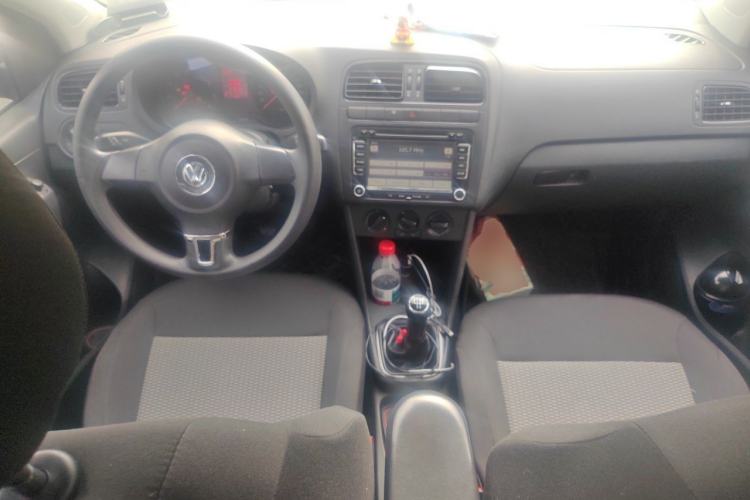 Used Volkswagen Polo 2013 1.4L Manual Fashion Edition Center Console