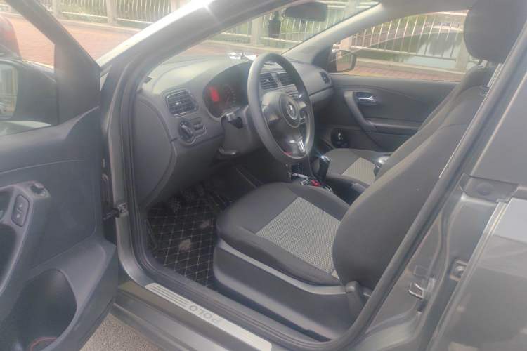 Used Volkswagen Polo 2013 1.4L Manual Fashion Edition Driver Seat