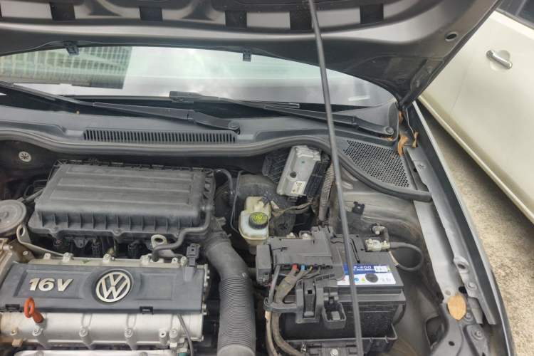 Used Volkswagen Polo 2013 1.4L Manual Fashion Edition Engine Bay Left