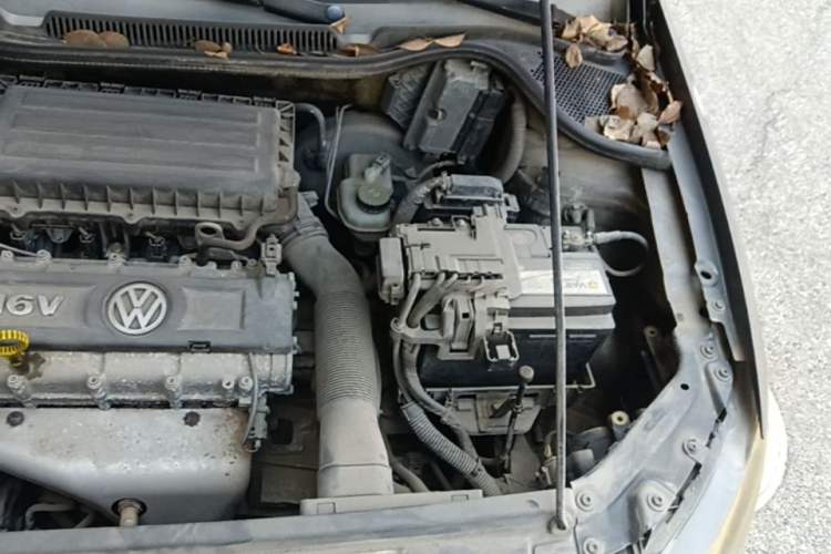 Used Volkswagen Polo 2013 1.6L Automatic Comfort Edition Engine Bay Left