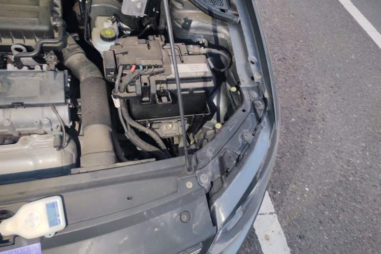 Used Volkswagen Polo 2013 1.6L Manual Comfort Edition Engine Bay Left