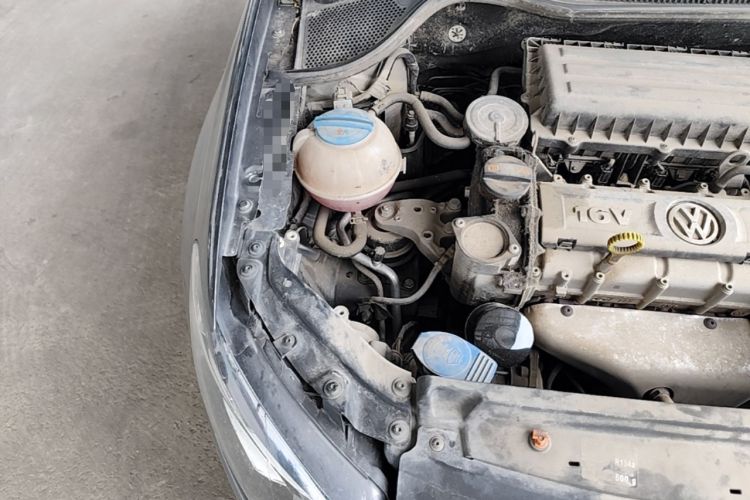 Used Volkswagen Polo 2013 1.6L Automatic Comfort Edition Engine Bay Right