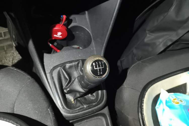 Used Volkswagen Polo 2013 1.4L Manual Fashion Edition Gear Lever