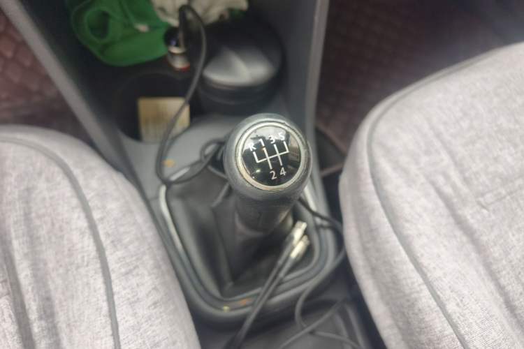 Used Volkswagen Polo 2013 1.4L Manual Fashion Edition Gear Lever