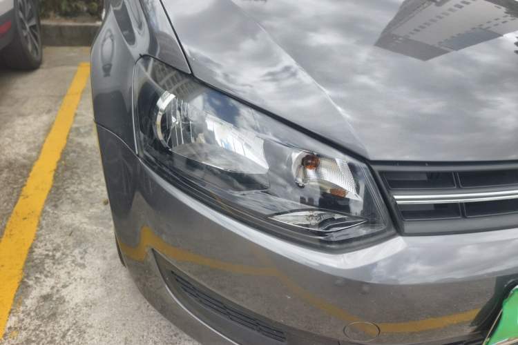Used Volkswagen Polo 2013 1.4L Manual Fashion Edition Right Front Headlight