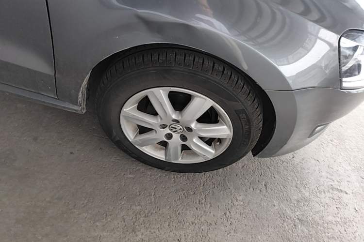 Used Volkswagen Polo 2013 1.6L Automatic Comfort Edition Right Front Wheel Hub